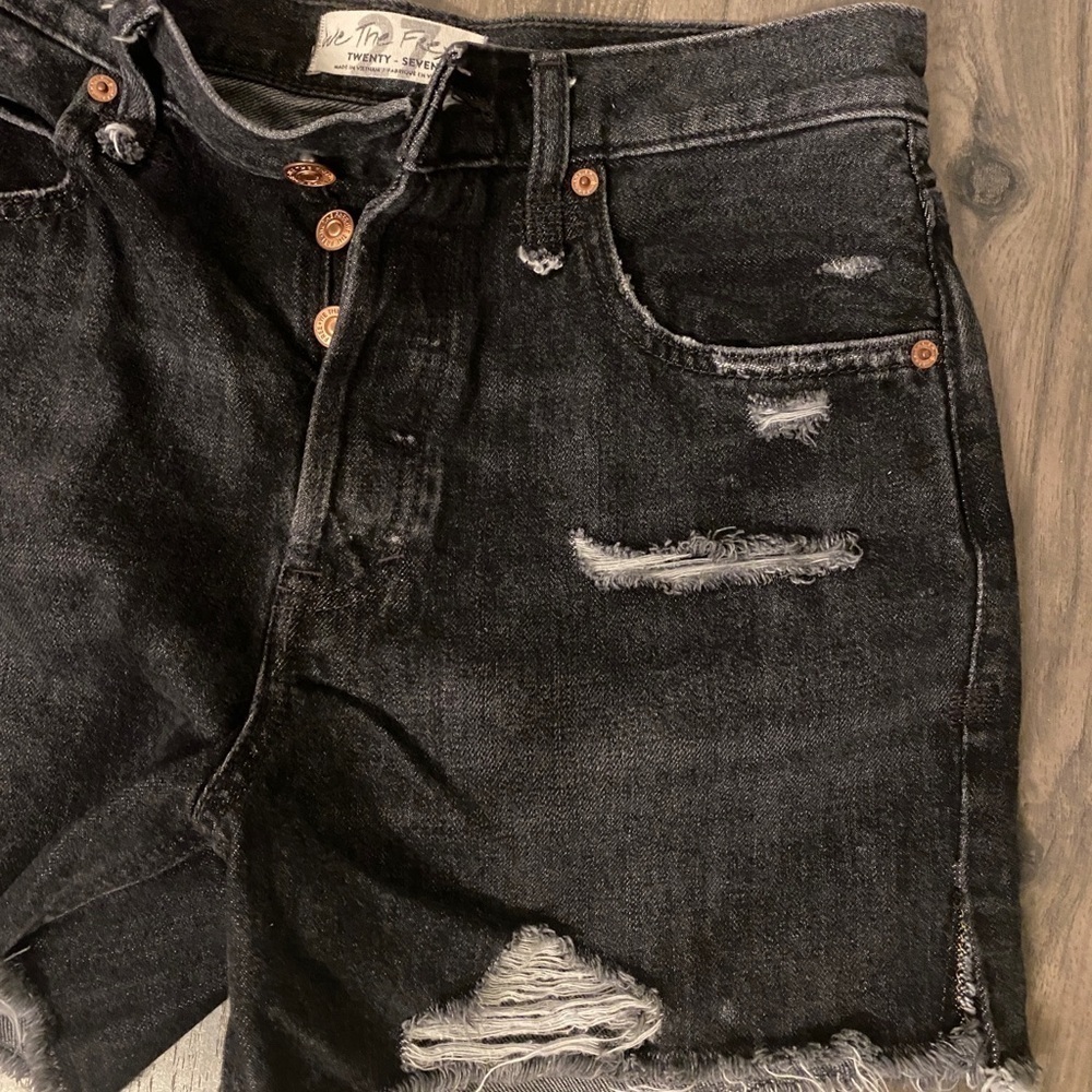 Free People distressed denim shorts - Picture 3 of 4